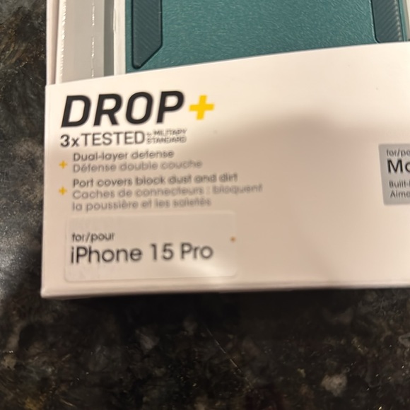 iPhone 15 pro case OtterBox 
Commuter Series for MagSafe - Picture 3 of 5